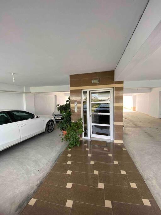 Cozy New Few Meters Away From Side. Apartament