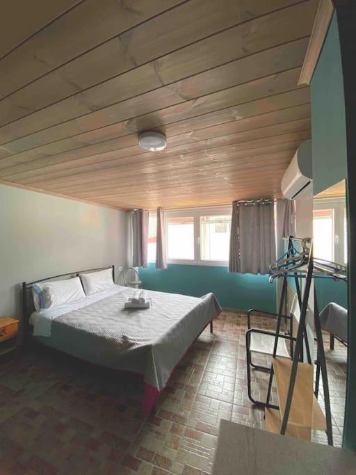 Cozy New Few Meters Away From Side.