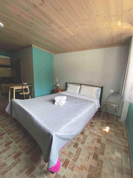 Cozy New Few Meters Away From Side. Apartment